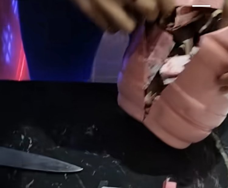 Wanita Ini Kaget saat Bongkar Celengan Berisi Uang Mainan