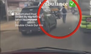 aksi heroik salah satu anak SMA buka jalan bagi ambulans yang terjebak kemacetan (lambeturah.co.id)