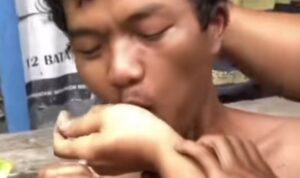 maling dipaksa makan cabai oleh warga yang geram di Temanggung