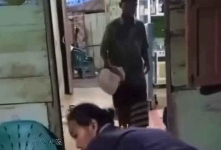 orang tua diusir dari rumahnya oleh anak sendiri cuma gegara tak diberi uang jajan