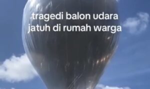 balon udara yang membawa petasan jatuh dirumah warga