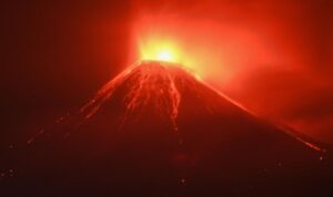 Gunung Lewotobi Laki-Laki Meletus Tiga Kali Berturut-Turut
