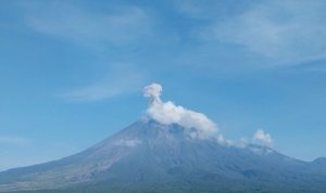 Gunung Semeru Erupsi Lagi, Kolom Letusan Capai 1.000 Meter di Atas Puncak