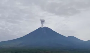 Gunung Semeru Erupsi Lagi, Masyarakat Diminta Waspada