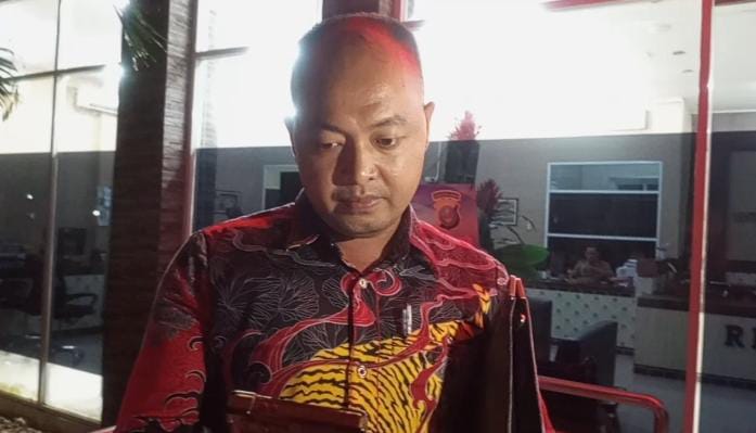 Martin Laia saat memberikan keterangan kepada sejumlah awak media.(batakpos.com)