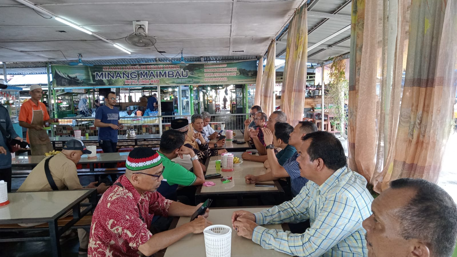 Pertemuan pedagang di Lantai IV Pasar Pusat Pasar Medan. BP/ist