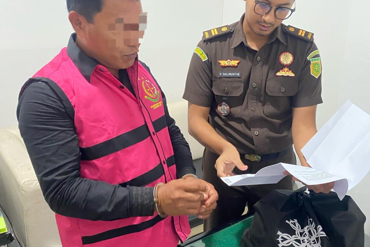 Kejari Labuhanbatu Tahan Mantan Kades dan Bendahara Tersangka Korupsi Dana Desa Rp1,6 Miliar