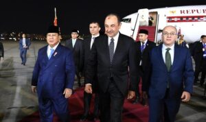 Kunjungan Presiden Prabowo ke Kairo, Sambut Hangat Mahasiswa dan Bertemu Presiden Sisi