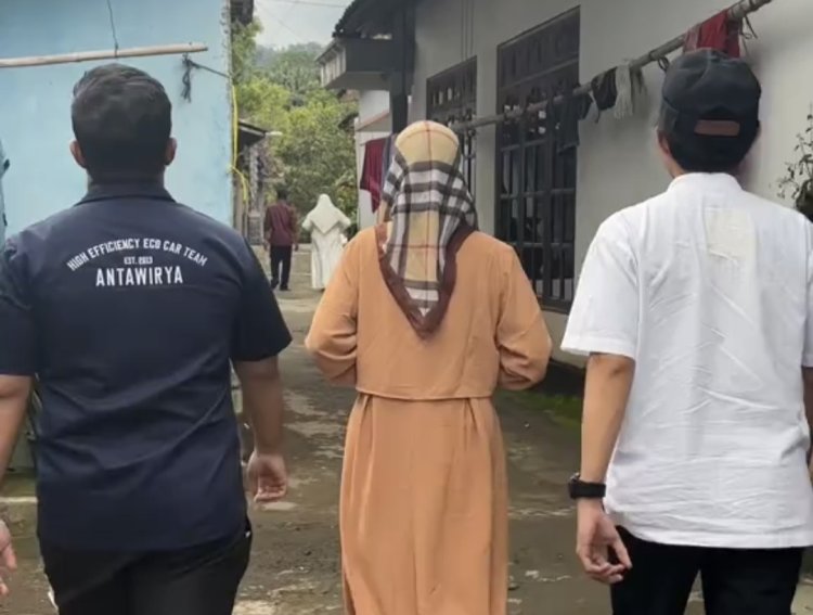 Lebaran Dirumah Asisten Rumah Tangganya,