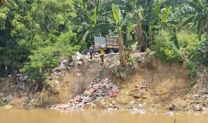 Pembuang Sampah di Kali Bekasi Viral di Media Sosial, Begini Respons Pemerintah