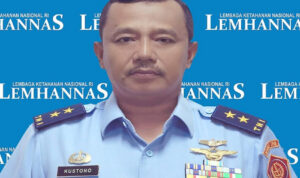 Profil Marsda TNI Kustono, Penerbang Tempur dan Tenaga Ahli Lemhannas