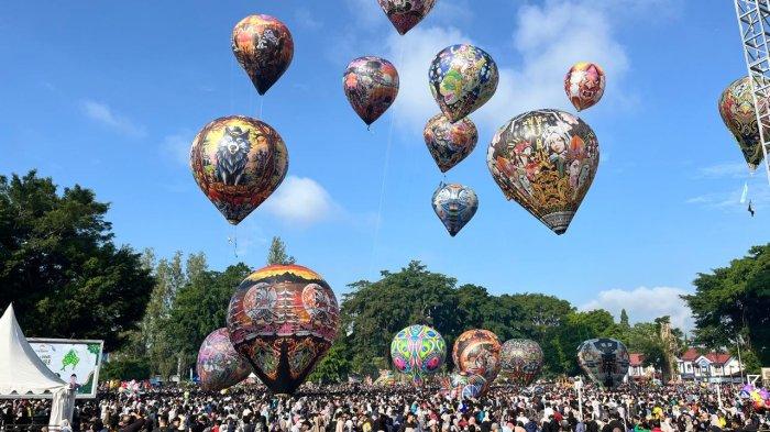 Ribuan Pengunjung Padati Festival Mudik 2025 di Wonosobo, 40 Balon Udara Mengudara