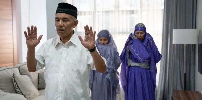 Tak Semua Bisa Jadi Imam, Ini Syarat Menjadi Imam Sholat Berjamaah dan Keutamaannya