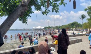 Taman Impian Jaya Ancol Dipadati Pengunjung pada Libur Lebaran