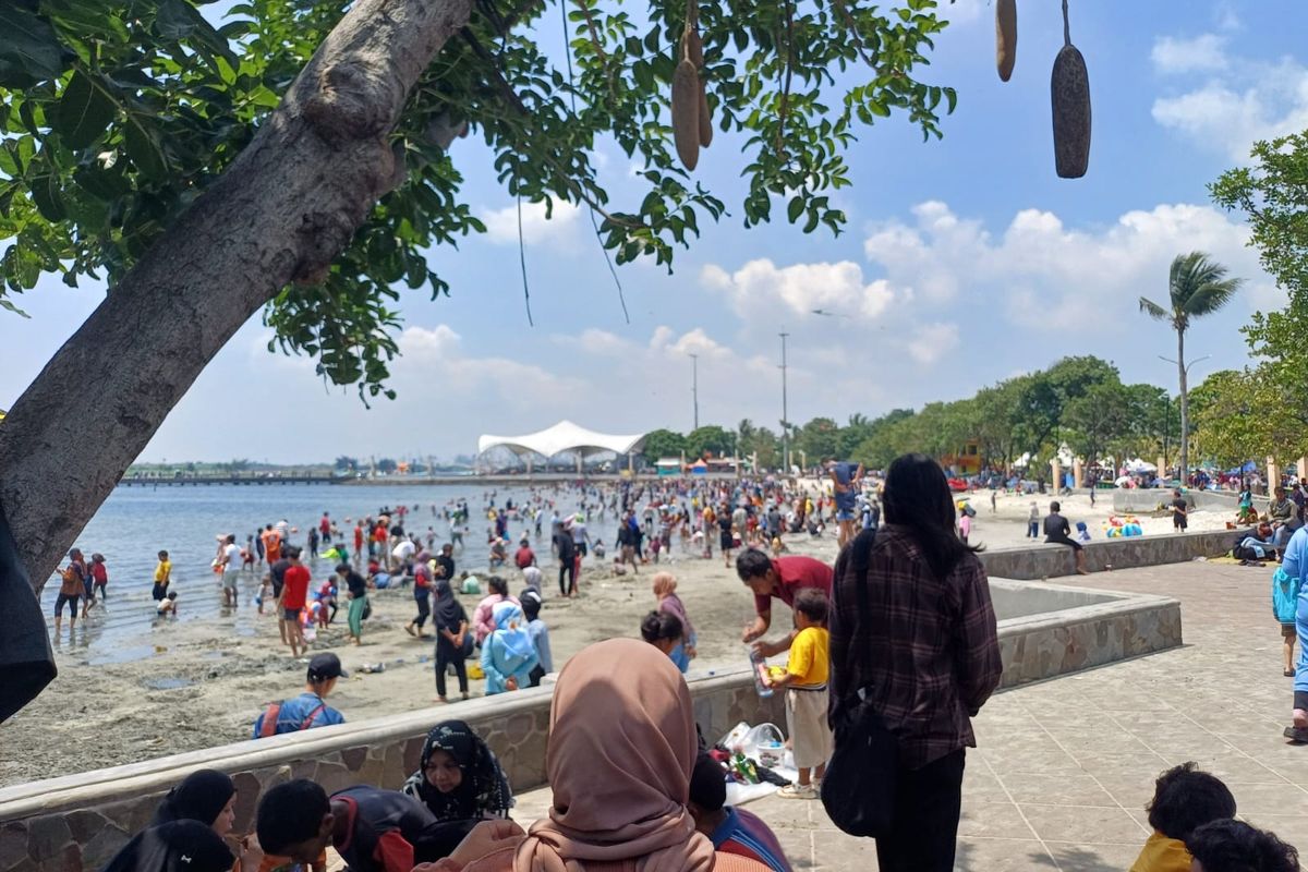 Taman Impian Jaya Ancol Dipadati Pengunjung pada Libur Lebaran