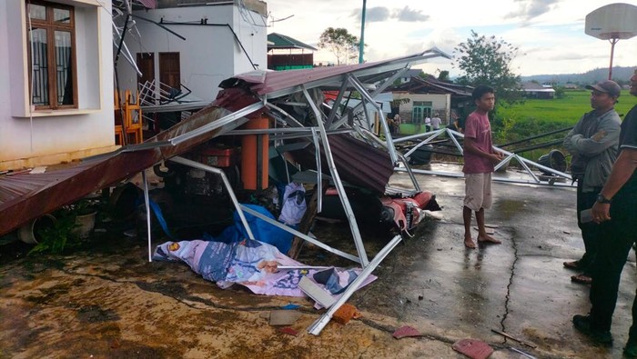 Tapanuli Utara Diterjang Puting Beliung, 20 Rumah Warga Rusak Berat