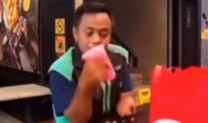Terekam CCTV, Oknum Ojol Curi Minuman di Restoran Cepat Saji