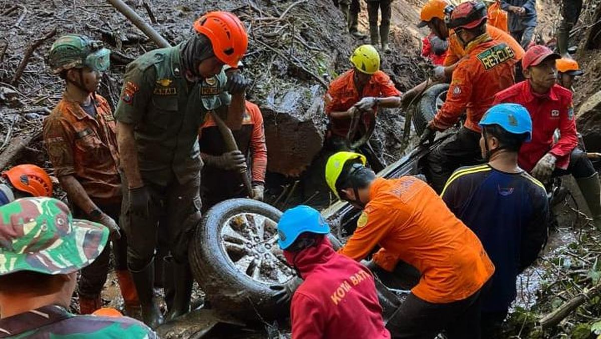 Tragedi Longsor Jalur Pacet-Cangar Mojokerto Tewaskan 10 Pemudik Saat Mudik Lebaran 2025