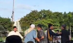 Viral! Ketegangan Panitia dan Jamaah Salat Idul Fitri di Makassar, Berakhir Damai