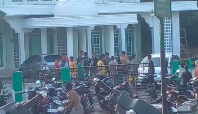 Viral Pj Kades Digerebek Bersama Bidan, Mobil Bergoyang di Area Masjid
