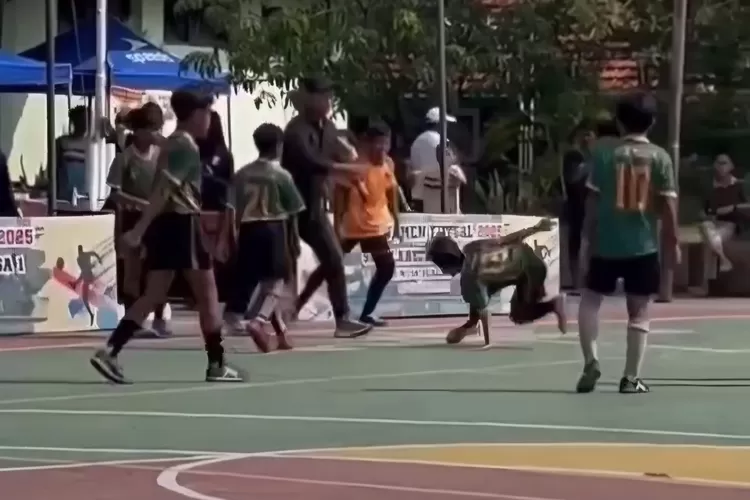 Viral Video Pertandingan Futsal Antarsiswa SD di Surabaya, Pelatih Banting Pemain Saat Selebrasi