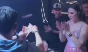 Viral di media sosial DJ Nathalie Holscher disawer (detik.com)