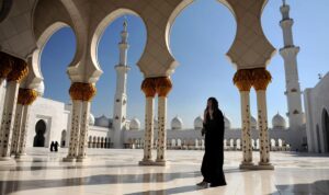 Bolehkah Wanita Haid Masuk Masjid? Ini Hukum dan Penjelasan Lengkapnya