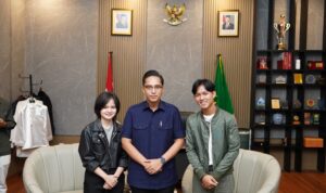 Wali Kota Medan Rico Wass saat foto bersama Fajar dan Maesa di Rumah Dinas Wali Kota Medan. BP/ist