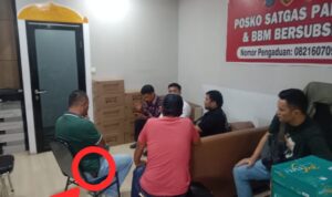 Senpi AKP Budiman terlihat di pinggang.(Istimewa)