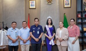Wali Kota Medan Rico Wass foto bersama Puteri Agatha Sembiring Grand Final Putri Indonesia 2025. BP/ist