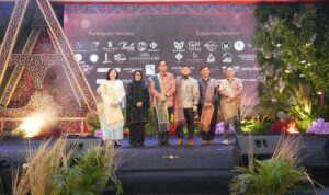 Wali Kota Medan Rico Wass foto bersama usai menutup Expo Persaoran Nauli di Hotel Tiara Medan, Minggu (13/5/2025). BP/ist