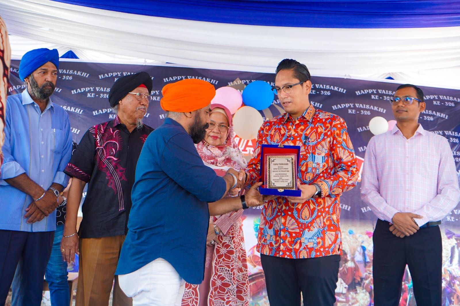 Wali Kota Medan Rico Wass saat bersilaturahmi dengan umat Sikh. BP/ist