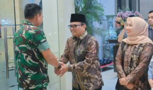 Wali Kota Padangsidimpuan Letnan Dalimunthe saat menyambut kedatangan Pangdam I/BB di Hotel Mega Permata Kota Padangsidimpuan, Selasa (22/4-25). Foto : BP/Ist