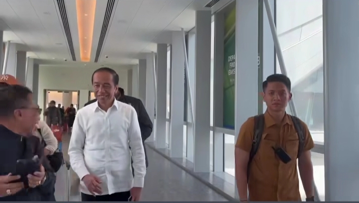 Jokowi Kembali ke Jakarta Usai Hadiri Pemakaman Paus Fransiskus di Vatikan