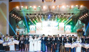 Petugas Bapenda foto bersama di arena MTQ ke-58 Kota Medan tahun 2025. BP/erwan