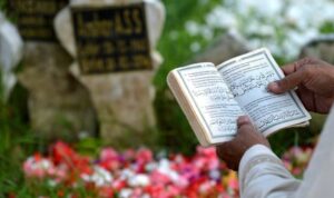 Bolehkah Wanita Haid Ziarah Kubur dan Membaca Al-Fatihah?