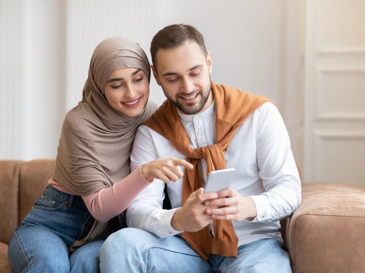 Bingung Dahulukan Istri atau Ibu? Simak Prioritas Nafkah Suami untuk Istri atau Orang Tua
