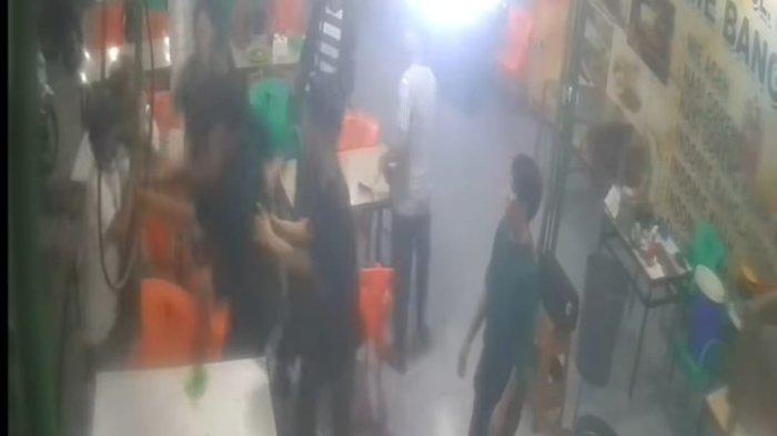 Tak Diberi Gelas, Pemuda Ngamuk dan Lakukan Pemukulan di Sebuah Warkop