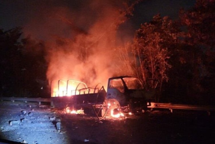 truk terbakar di Tol Gempol-Pasuruan (lambeturah.co.id)