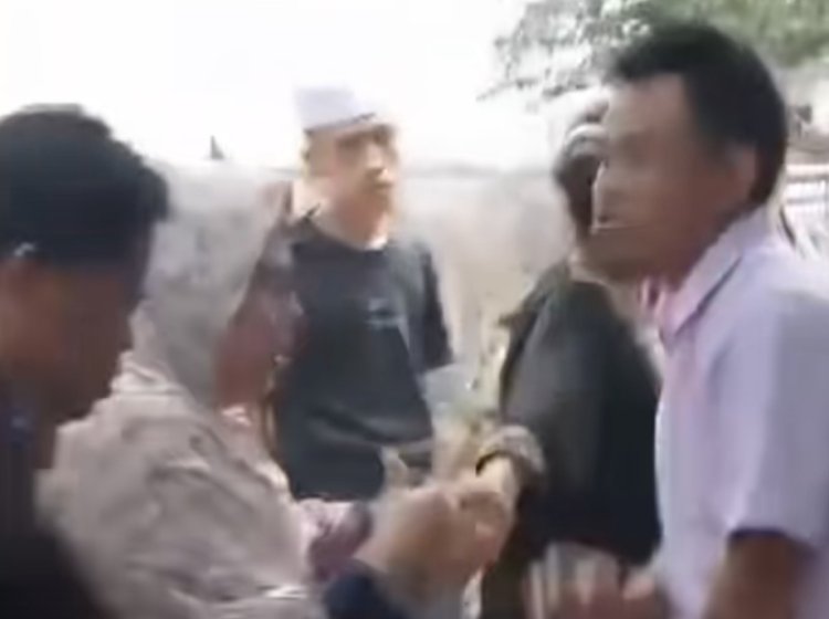 seorang nenek menjadi korban pemukulan oleh warga viral (lambeturah.co.id)