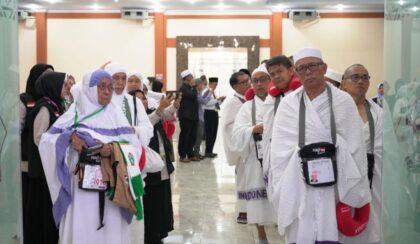 104 Calon Haji Kloter Terakhir Embarkasi Medan Resmi Diberangkatkan ke Tanah Suci
