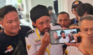 Massa ojol yang demo di Kantor Gubernur Jatim (detik.com)