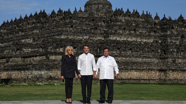 Presiden Prancis, Emmanuel Macron, bersama ibu negara Brigitte Macron (detik.com)
