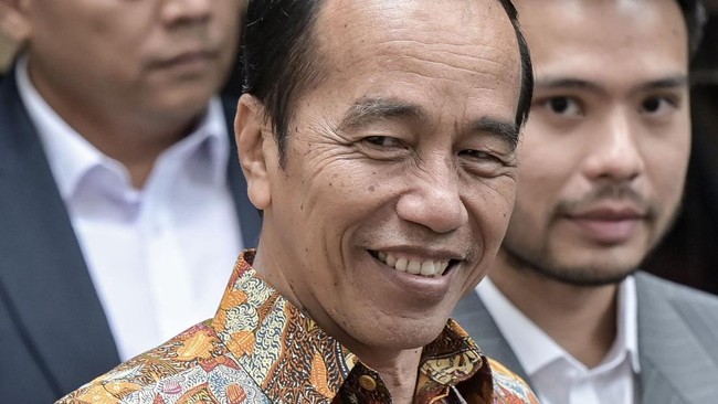 Kontroversi Ijazah Jokowi: Kader PSI Ungkap Sumber Foto - Harianbatakpos.com