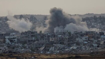Asap mengepul dari Gaza setelah ledakan (Kompas.com)
