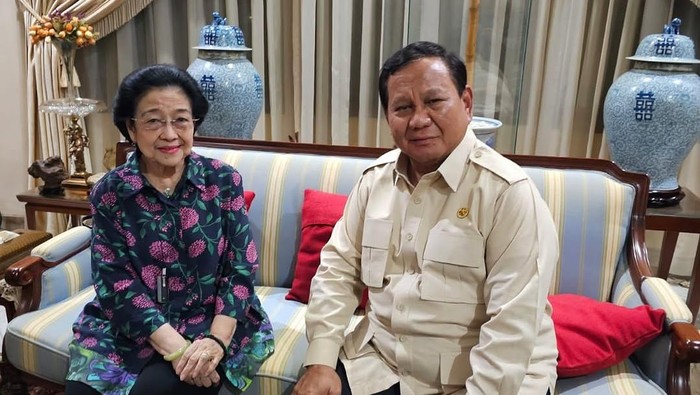 Potret momen pertemuan empat mata Prabowo Subianto dengan Ketua Umum PDIP Megawati Soekarnoputr (detik.com)i
