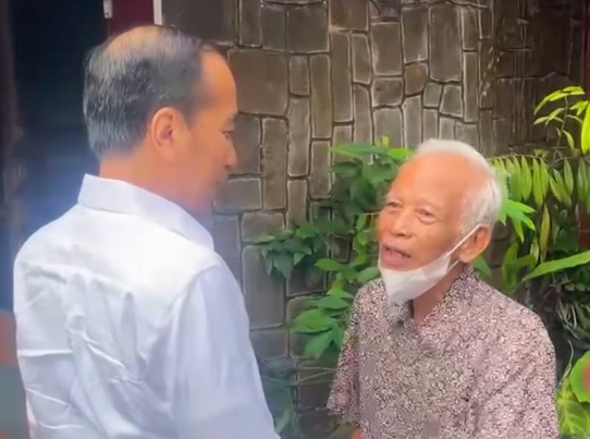 Presiden ke-7 RI Jokowi mengunjungi dosen pembimbing akademik semasa dirinya kuliah di UGM (lambeturah.co.id
