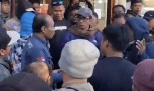 Sopir Jip Bromo Murka! Antrean Panjang dan Tarif Naik (kompas.com)
