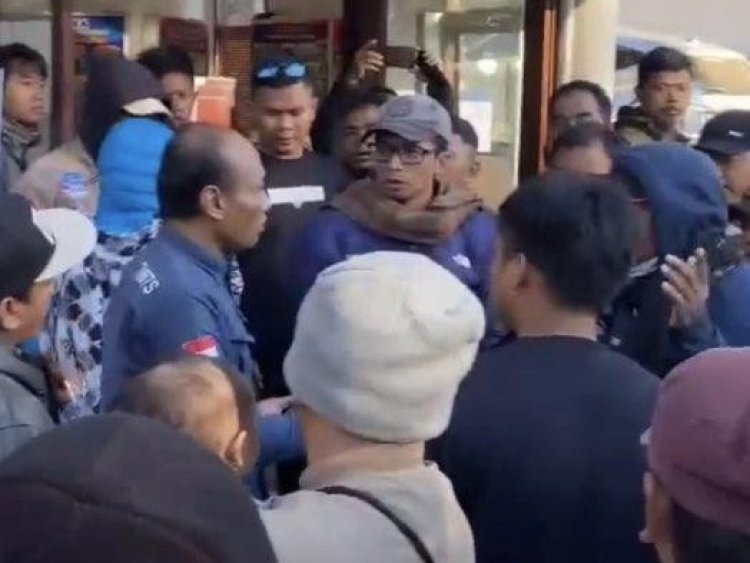 Sopir Jip Bromo Murka! Antrean Panjang dan Tarif Naik (kompas.com)