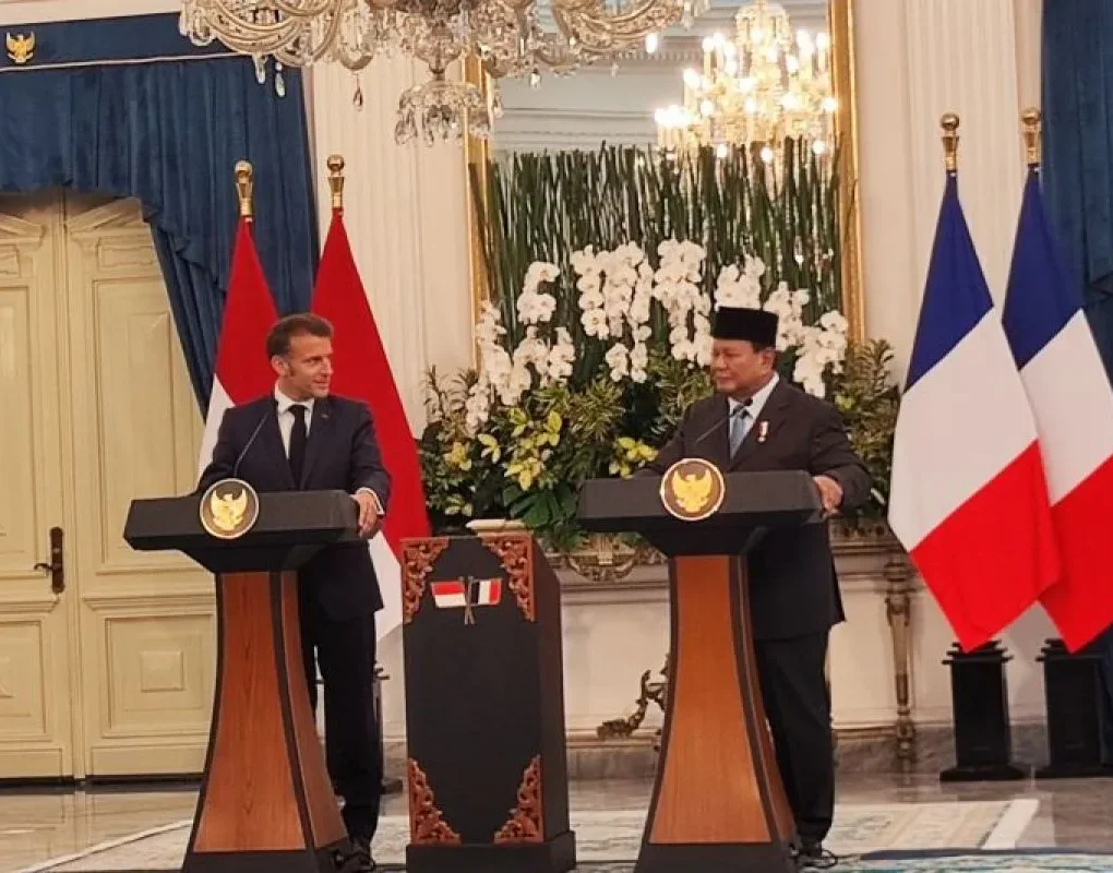 Presiden RI Prabowo Subianto dan Presiden Prancis Emmanuel Macron (Kompas.com)